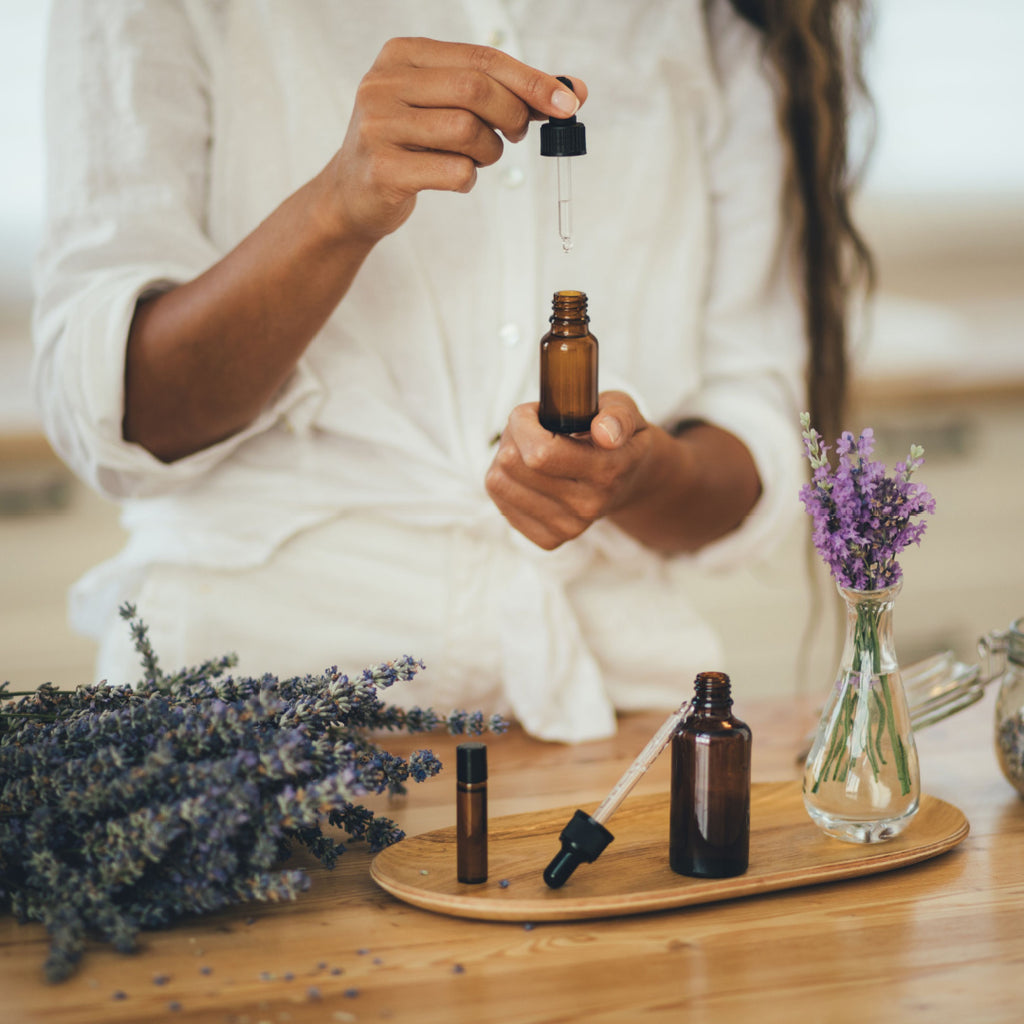HOW TO USE ESSENTIAL OILS CORRECTLY (BEGINNER'S GUIDE)